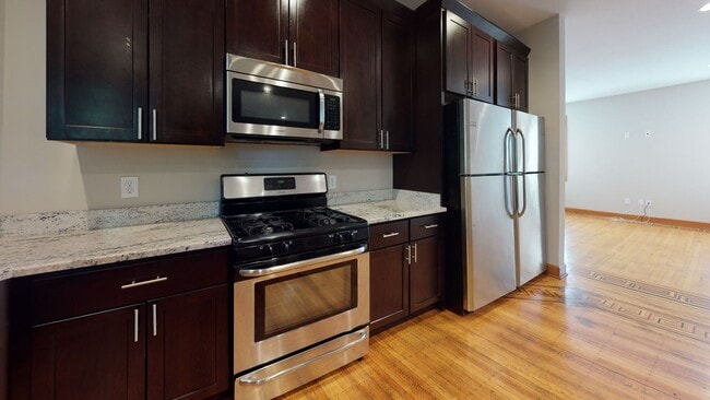 1055 13th Ave SE in Minneapolis, MN - Building Photo - Building Photo