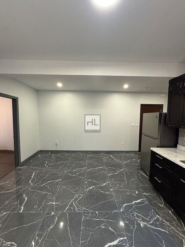 BRIGHTON 5 STREET, Unit F in Brooklyn, NY - Building Photo - Building Photo