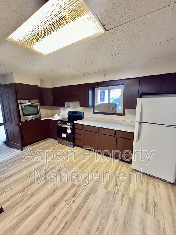 109 S Marshall St in Burlington, IA - Building Photo - Building Photo