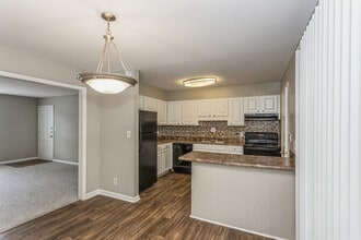 ReNew Chastain in Atlanta, GA - Foto de edificio - Building Photo