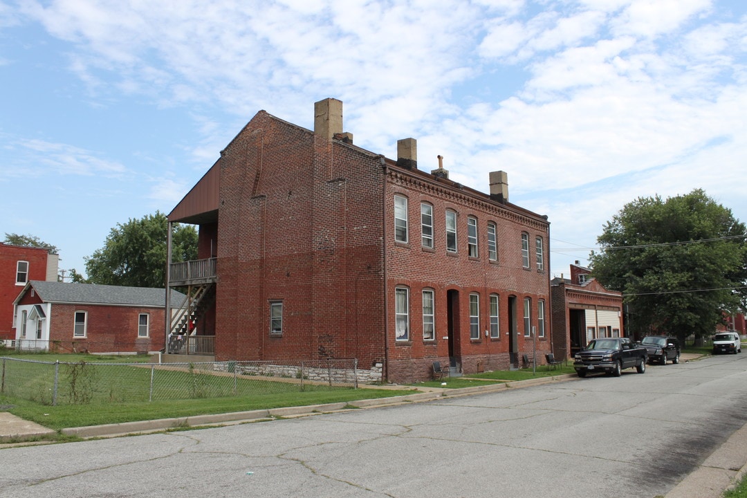 221-225 Upton St in St. Louis, MO - Foto de edificio