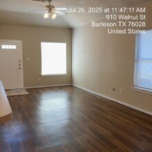 913 Walnut St in Burleson, TX - Building Photo - Building Photo