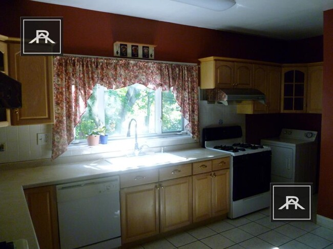 14 Verndale St in Brookline, MA - Building Photo - Building Photo