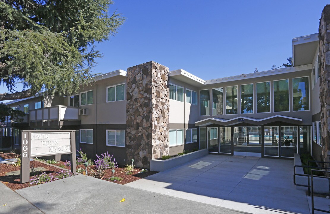 Twin Pines Manor Apartments in Sunnyvale, CA - Building Photo