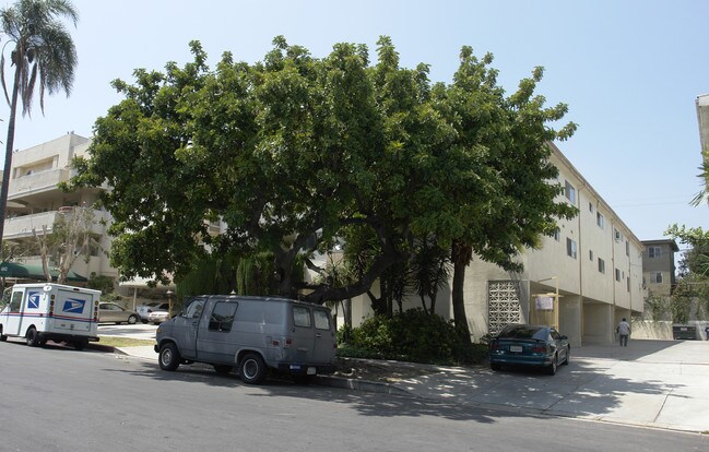 4929 Rosewood Ave in Los Angeles, CA - Building Photo - Building Photo