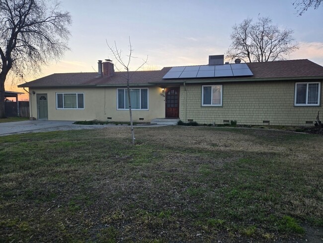 1236 Pleasant Way in Hanford, CA - Building Photo - Building Photo