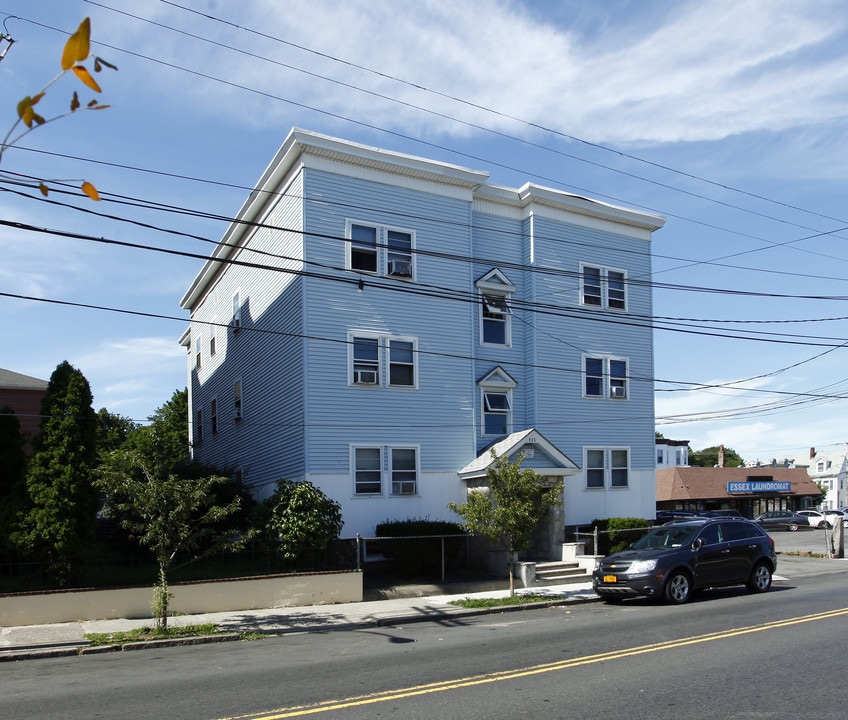 435 Essex St in Lynn, MA - Building Photo