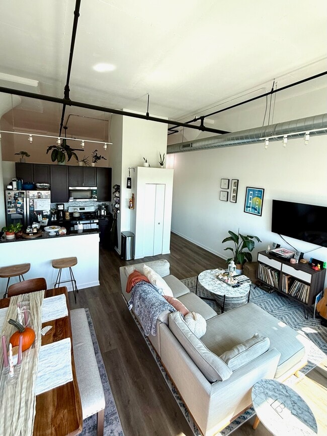 1224 W Van Buren St, Unit #307 in Chicago, IL - Building Photo - Building Photo