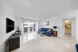 800 West Ave, Unit #736 in Miami Beach, FL - Building Photo - Building Photo
