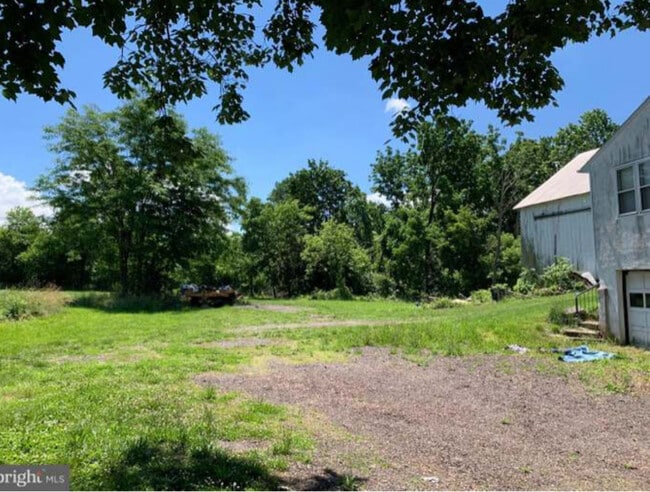 1070 Collegeville Rd in Phoenixville, PA - Building Photo - Building Photo