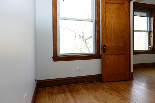 2318 S Marshall Blvd, Unit 3 in Chicago, IL - Building Photo - Building Photo
