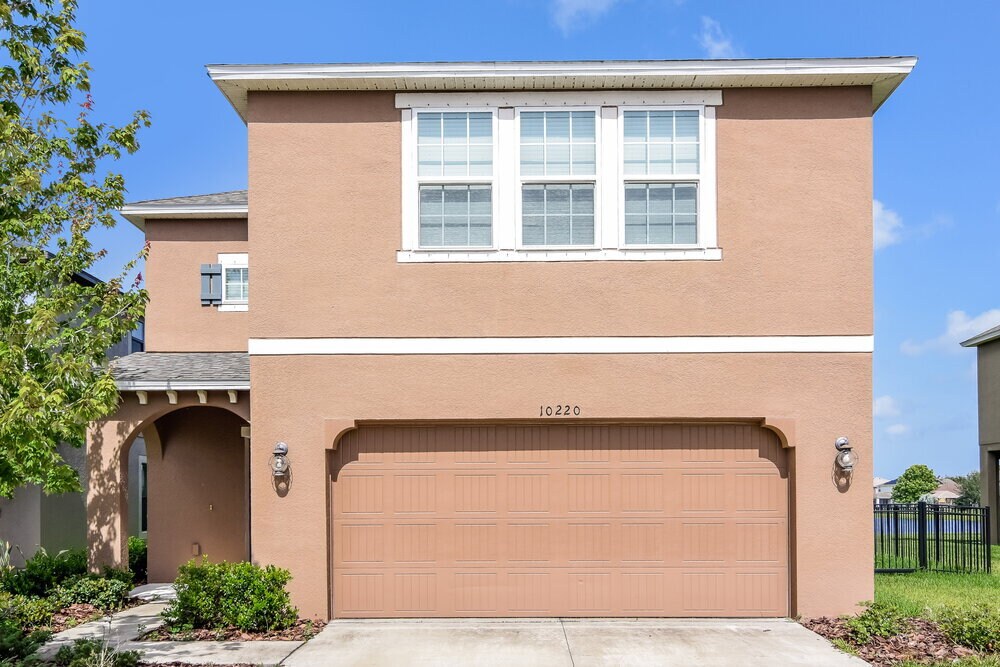 10220 Newminster Loop in Ruskin, FL - Building Photo