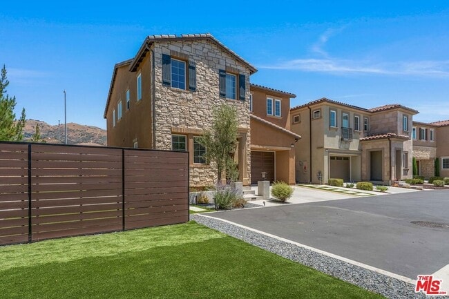 20705 Butternut Cir in Los Angeles, CA - Building Photo - Building Photo