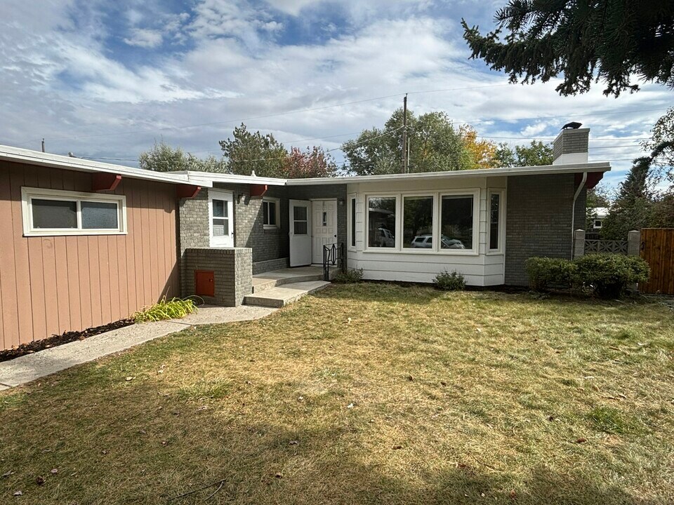 2217 Cherry Dr in Great Falls, MT - Building Photo