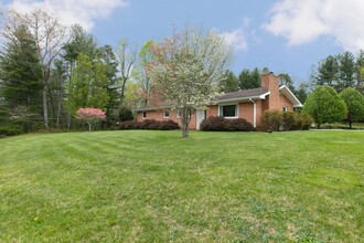 106 Caubleville Dr in Fletcher, NC - Building Photo - Building Photo