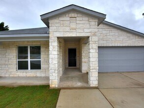 20701 Boggy Ford Rd in Lago Vista, TX - Building Photo - Building Photo