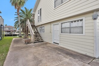 539 Pompano St in Bayou Vista, TX - Foto de edificio - Building Photo