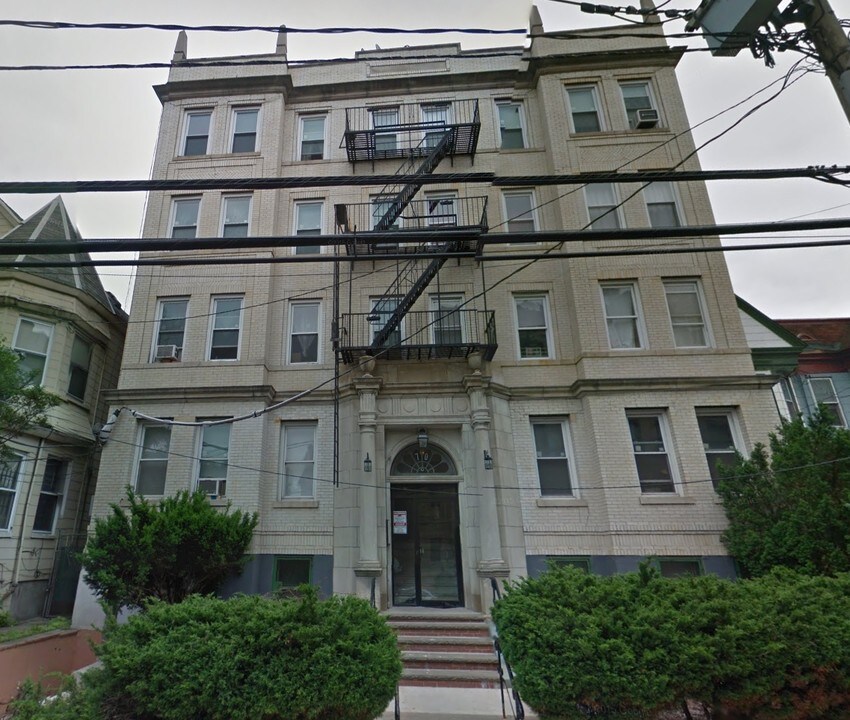 70 Tonnele Ave in Jersey City, NJ - Building Photo