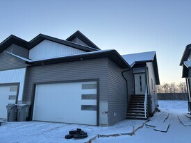 7814-7891 91 St in Grande Prairie, AB - Building Photo