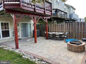 9257 Alvyn Lake Cir in Linton Hall, VA - Building Photo