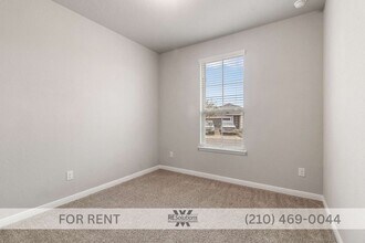 2926 Playa Azul Blvd in Converse, TX - Building Photo - Building Photo