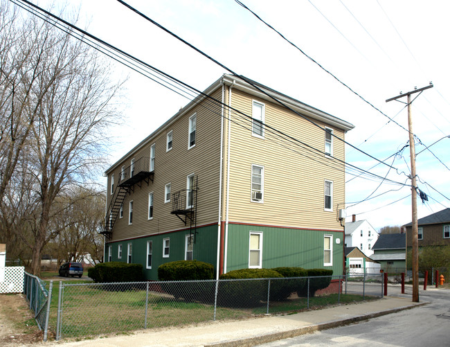 46 Northeast St in Woonsocket, RI - Foto de edificio - Building Photo