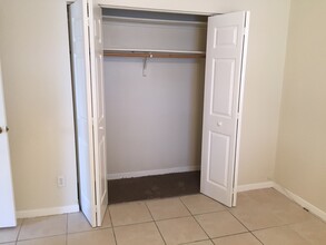942 San Christopher Drive, Unit B in Dunedin, FL - Building Photo - Building Photo