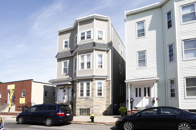 958 Saratoga St in East Boston, MA - Building Photo - Building Photo