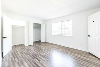 Adar at Golden Gate in Stone Mountain, GA - Foto de edificio - Building Photo