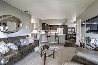 Park West Apartments in Chino, CA - Foto de edificio - Interior Photo