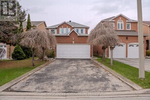 5357 Floral Hill Crescent in Mississauga, ON - Building Photo