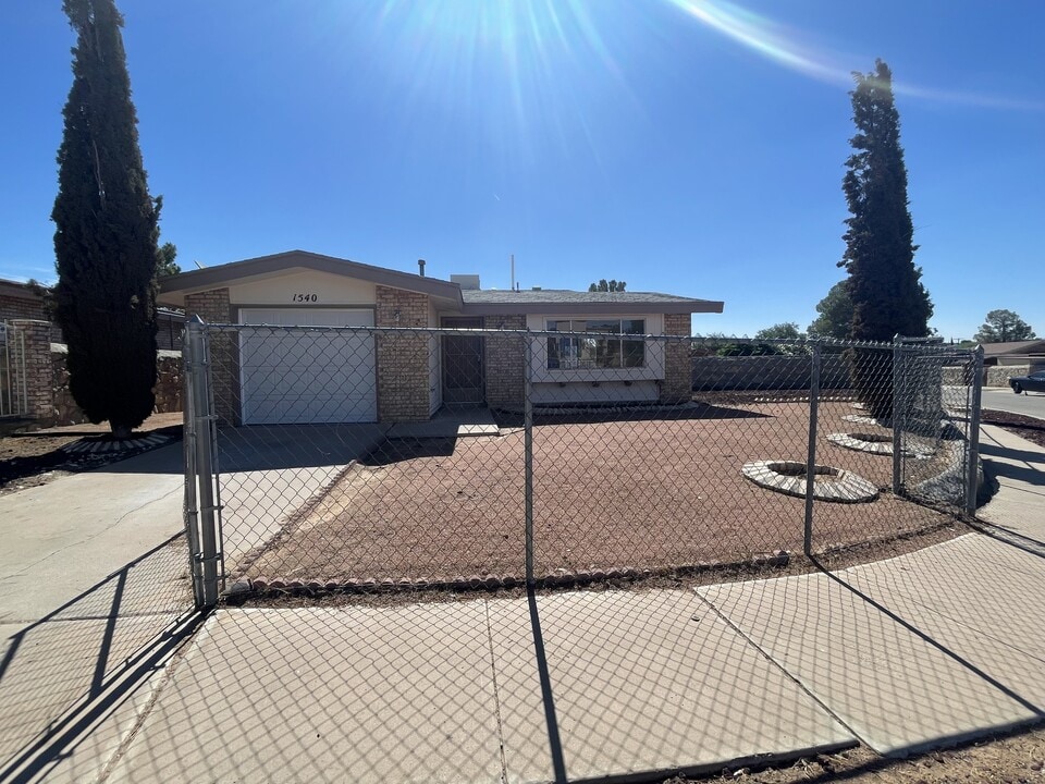 1540 Raphael Cir in El Paso, TX - Building Photo