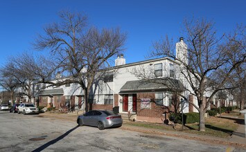 Princeton Court in Overland Park, KS - Building Photo - Building Photo
