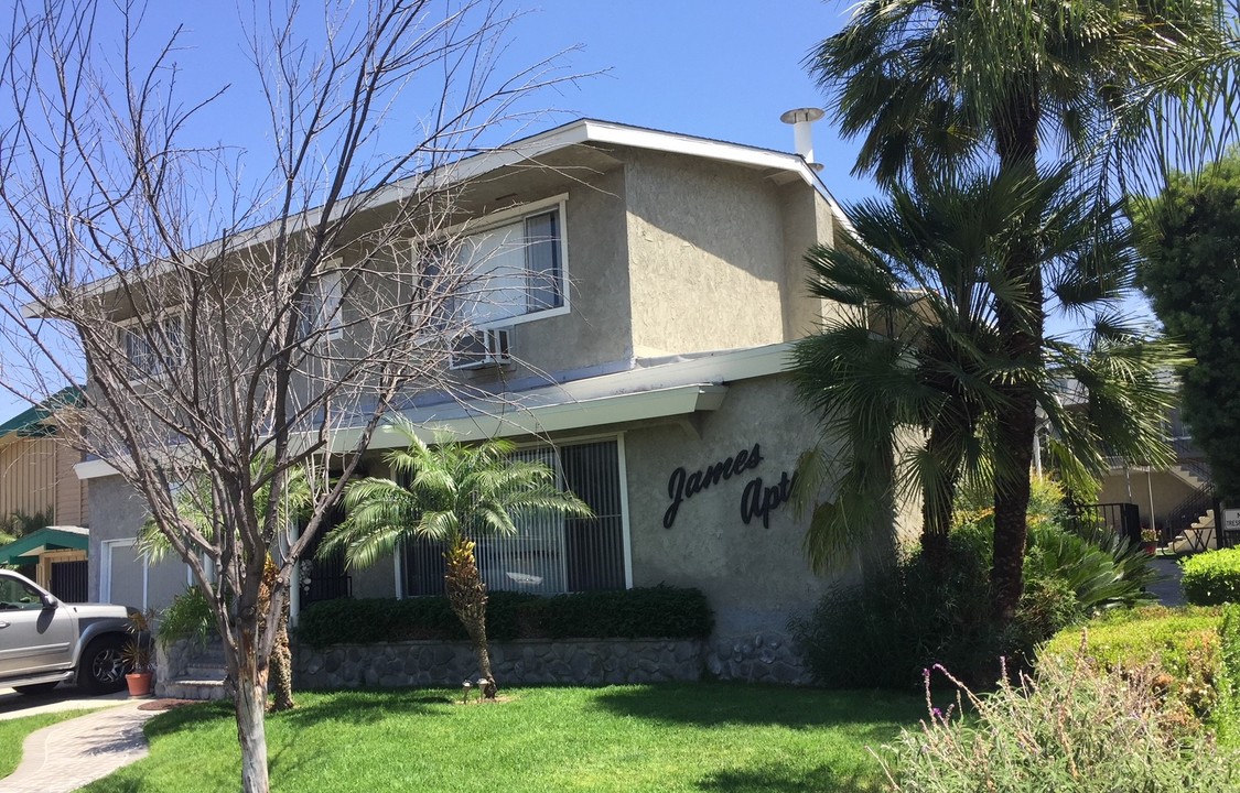 The Shire Place Apartments in Whittier, CA - Building Photo