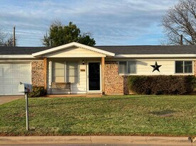 106 Hope Ln in Iowa Park, TX - Building Photo