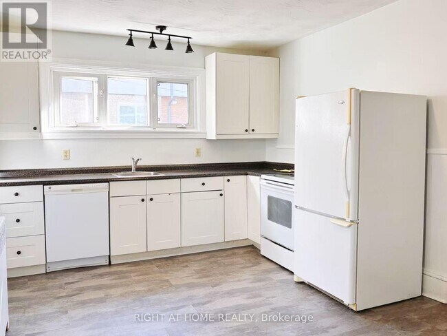 367 Dominion Ave in Ottawa, ON - Building Photo - Building Photo