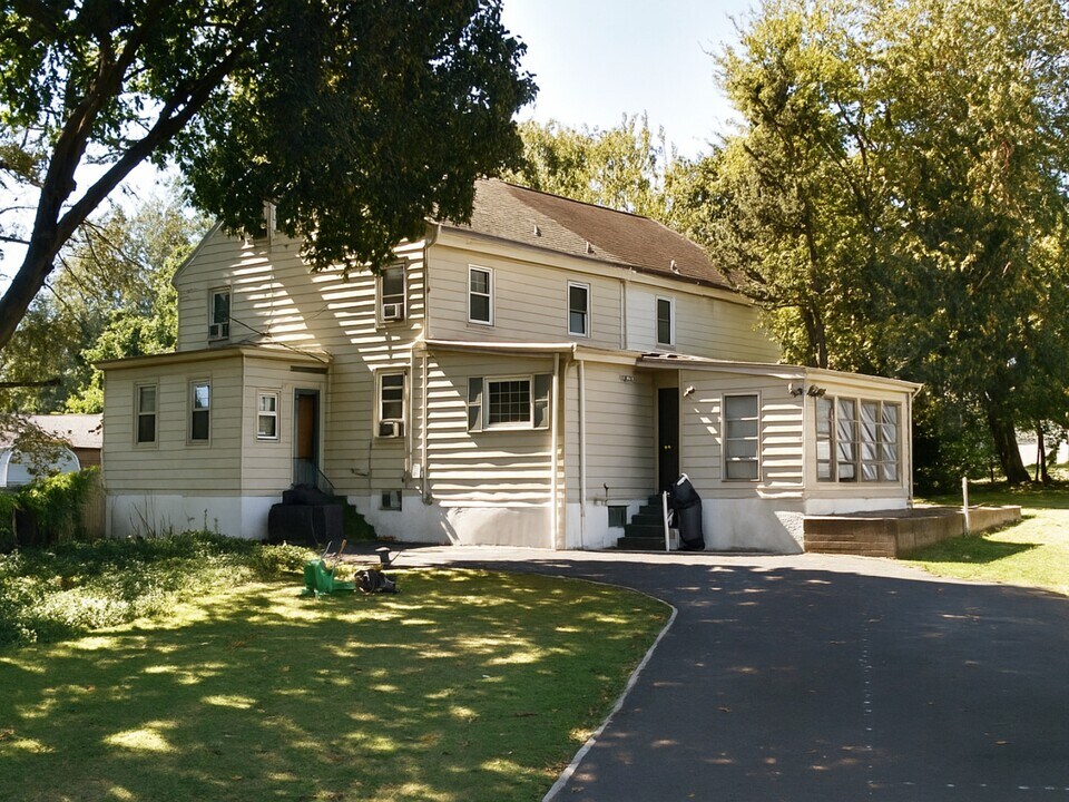 127 Hazelhurst Ave in Trenton, NJ - Building Photo