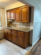 16 Willow Ave, Unit 2 bedroom, 2nd floor apartment in Pompton Lakes, NJ - Foto de edificio - Building Photo