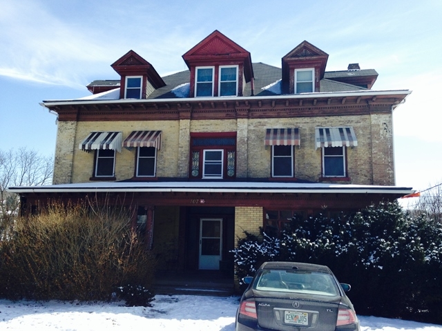 107 Arch Ave in Greensburg, PA - Foto de edificio