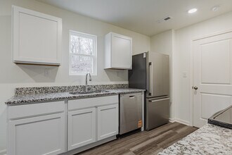 141 Red Hawk Dr in Vine Grove, KY - Building Photo - Building Photo