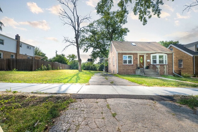 636 Emerald Ave in Chicago Heights, IL - Building Photo - Building Photo