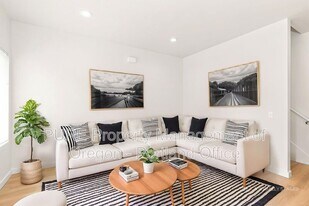 6786 N McKenna in Portland, OR - Building Photo