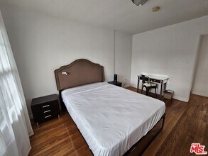 2333 S Garth Ave in Los Angeles, CA - Building Photo - Building Photo