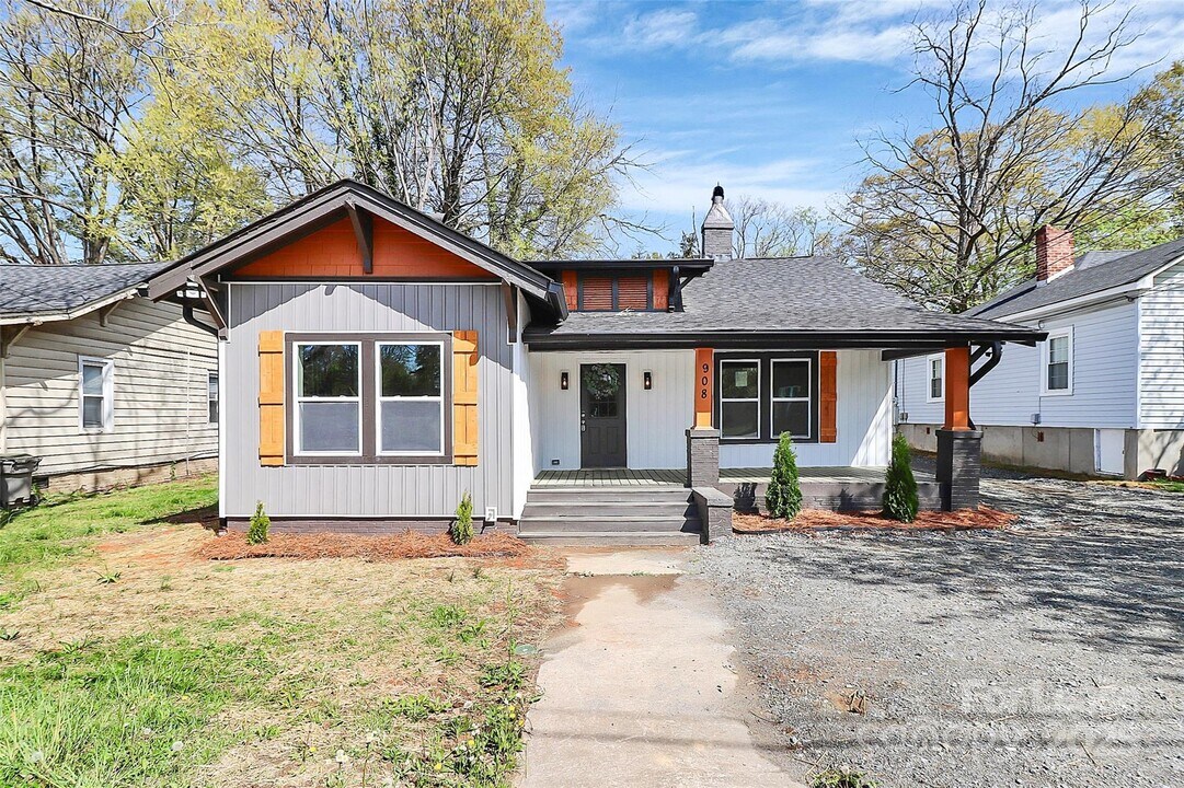 908 W Airline Ave in Gastonia, NC - Building Photo
