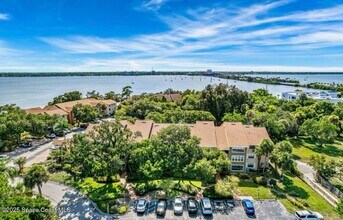 225 S Tropical Trail in Merritt Island, FL - Building Photo - Building Photo