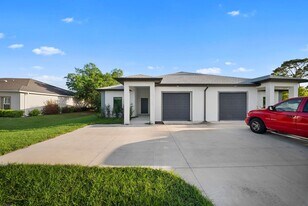 26483-26483 Sandhill Blvd in Port Charlotte, FL - Building Photo