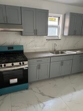 1828 Hunt Ave, Unit 1 in Bronx, NY - Building Photo - Building Photo