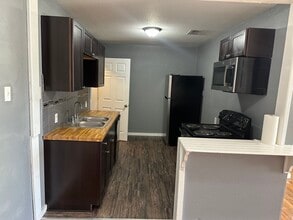 311 Glamis Ave, Unit 1 in San Antonio, TX - Foto de edificio - Building Photo