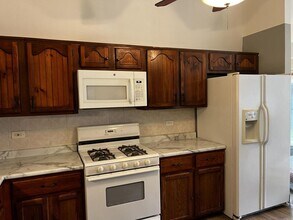 5623 Santa Barbara Dr in Hanover Park, IL - Building Photo - Building Photo