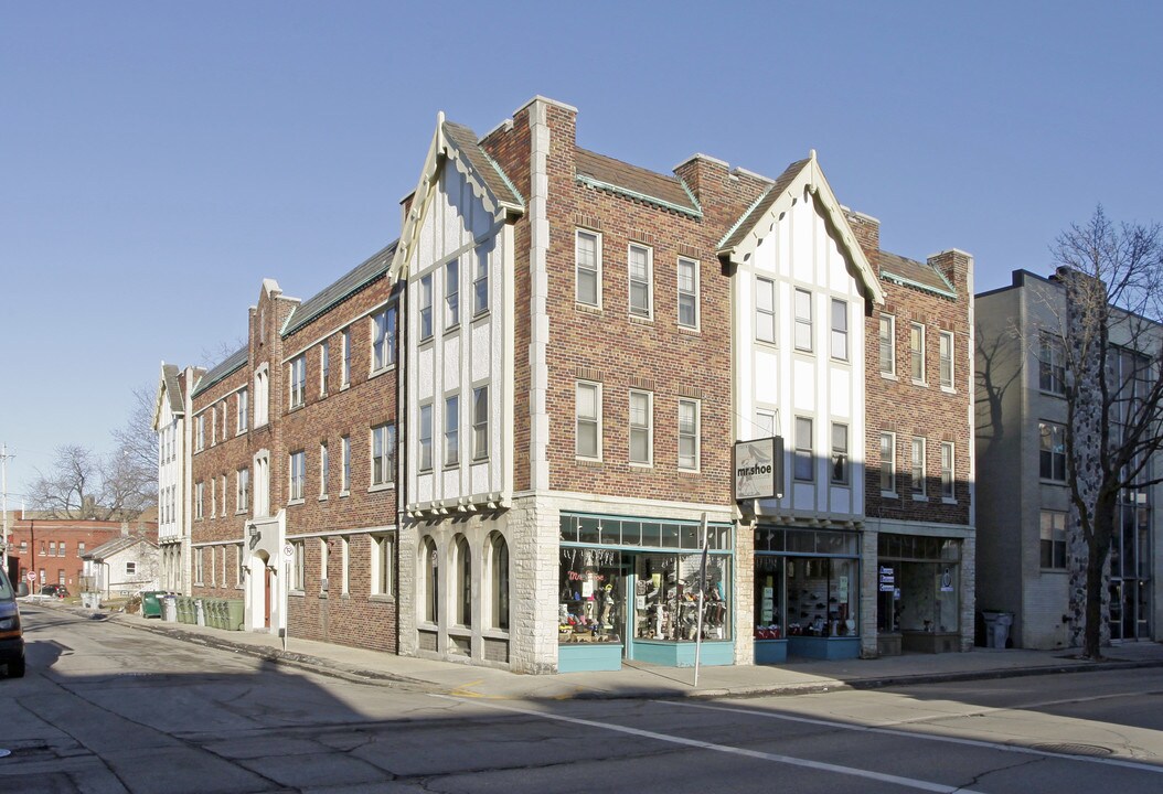 Farwell Studio Apartments in Milwaukee, WI - Foto de edificio